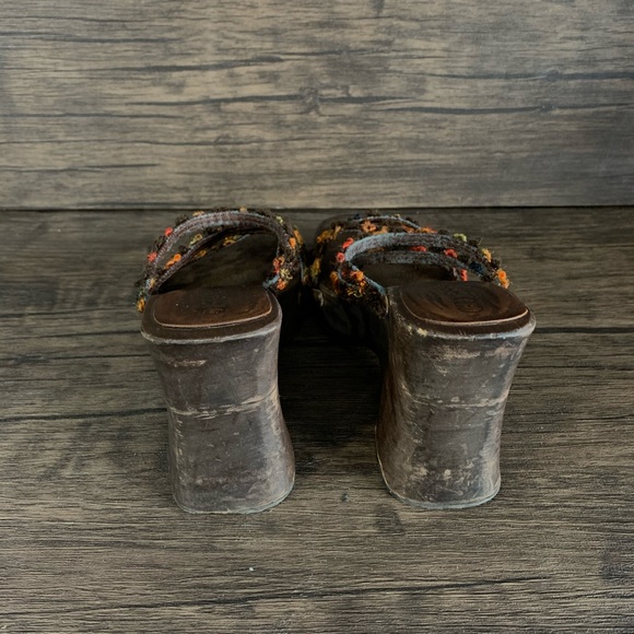 GUESS Vintage Floral Wood Block Wedges - Picture 3 of 5